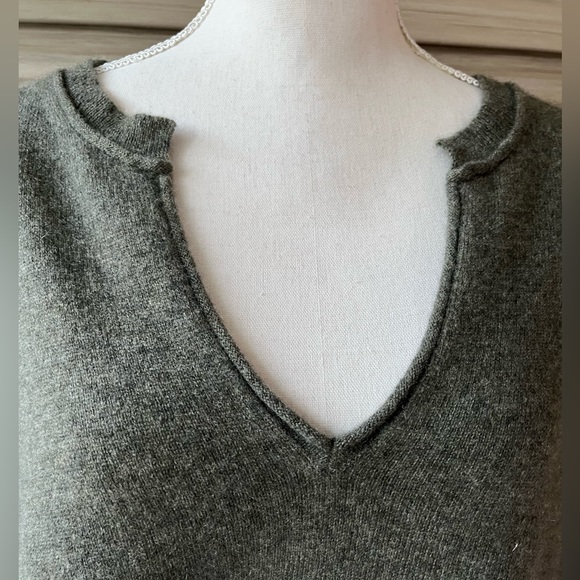 Tina Stephens Cashmere V Neck Gray Sweater Large - Picture 3 of 6